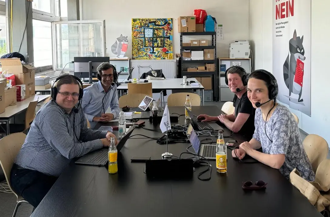 Foto des Netzpodcast-Teams mit Sven Kohlmeier